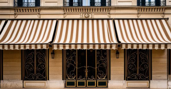 Les secrets des stores bannes à versailles : style et confort